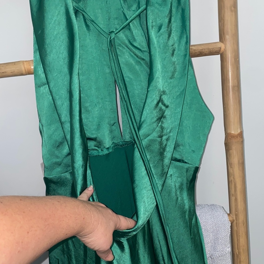 Elegant Green Sleeveless Dress - Picture 6 of 8